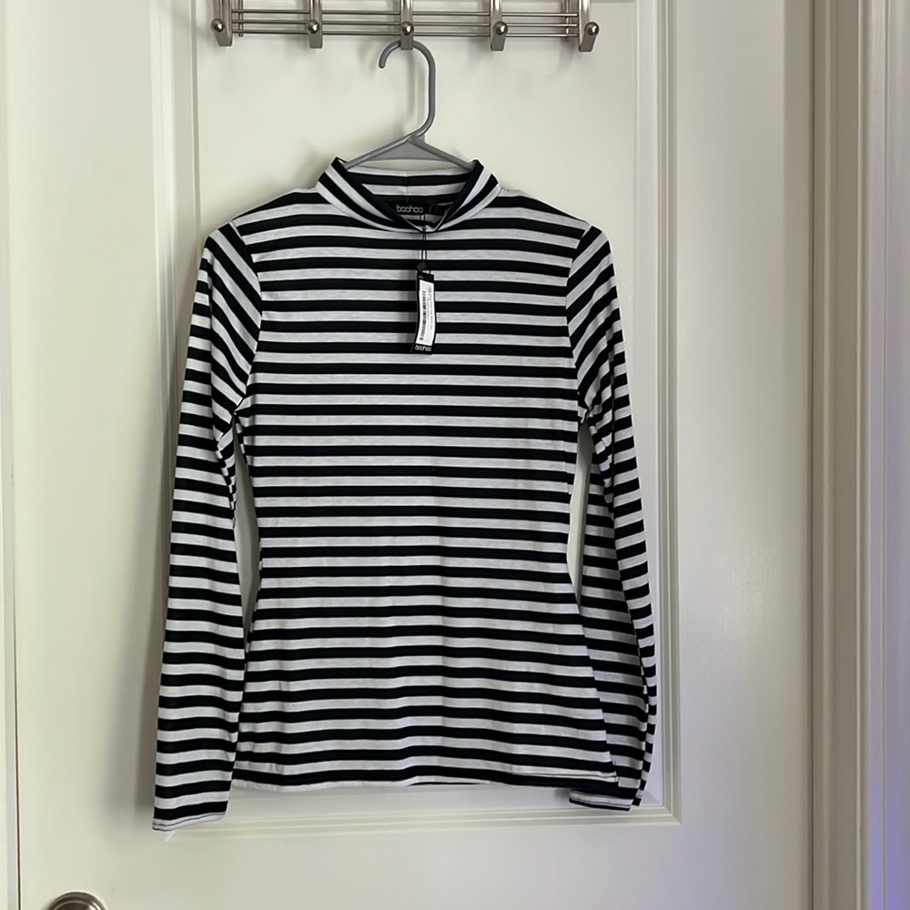 Black and white long sleeve. Boohoo. Fitted. Rather thin